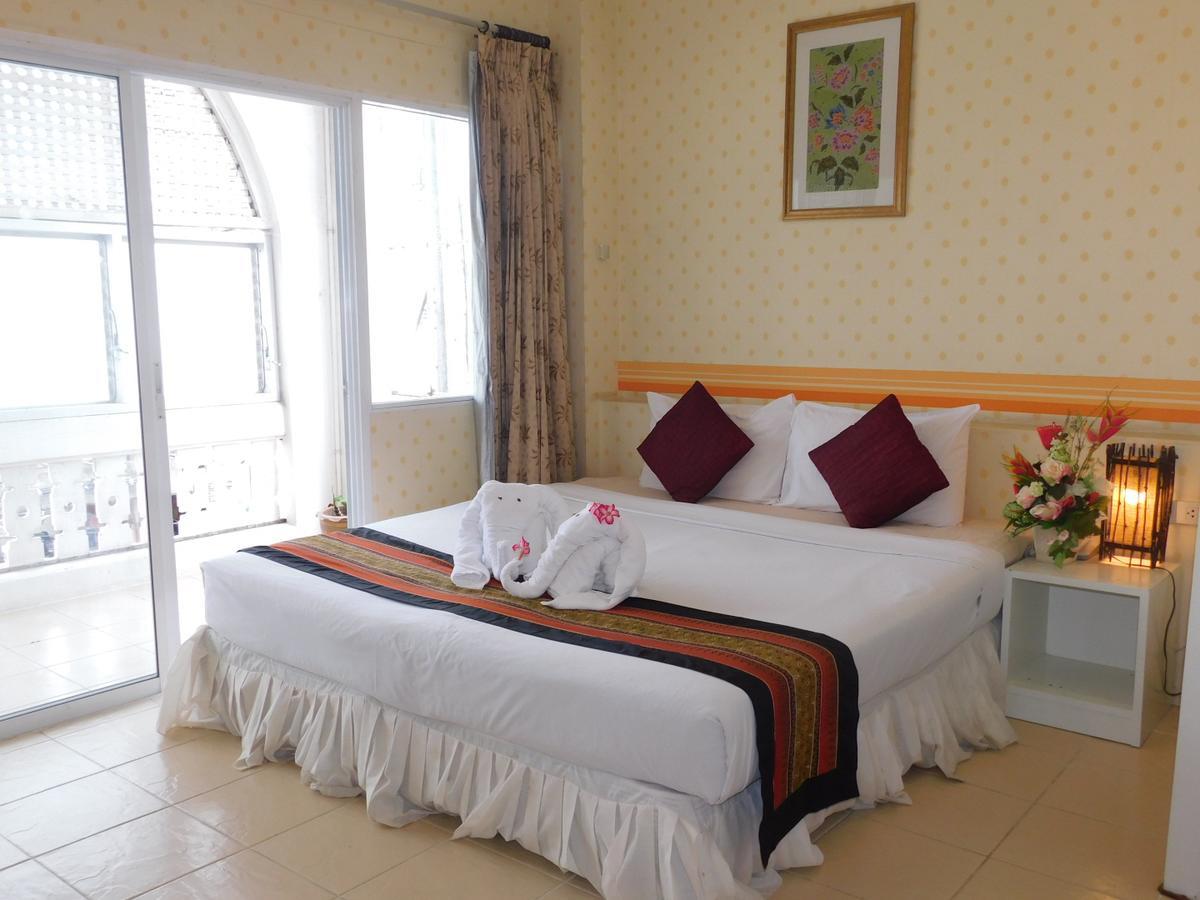 Be Fine Guesthouse Phuket Exterior foto